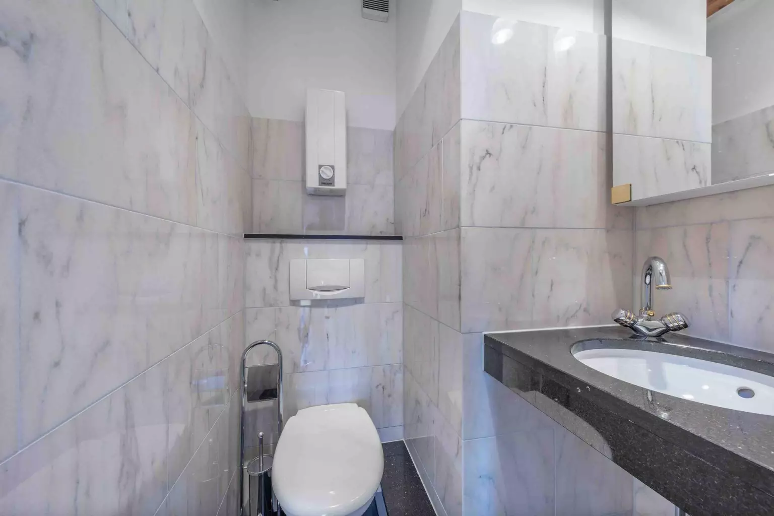 Gäste-WC – Dachgarten-Wohnung