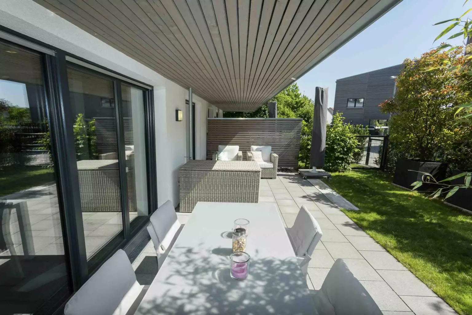 Terrasse und Garten – Gartenmaisonette am Heerdter Busch