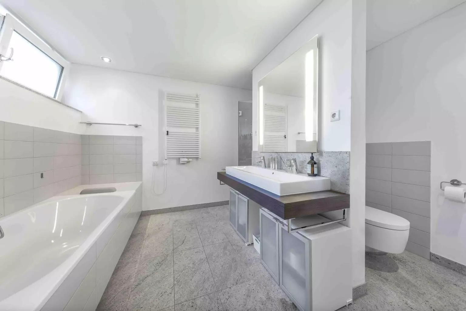Badezimmer – Moderne Terrassenwohnung