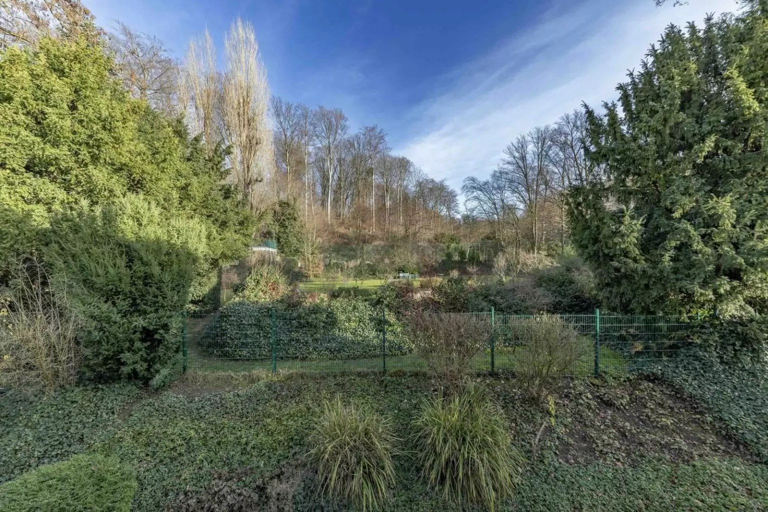 Garten der modernen Terrassenwohnung